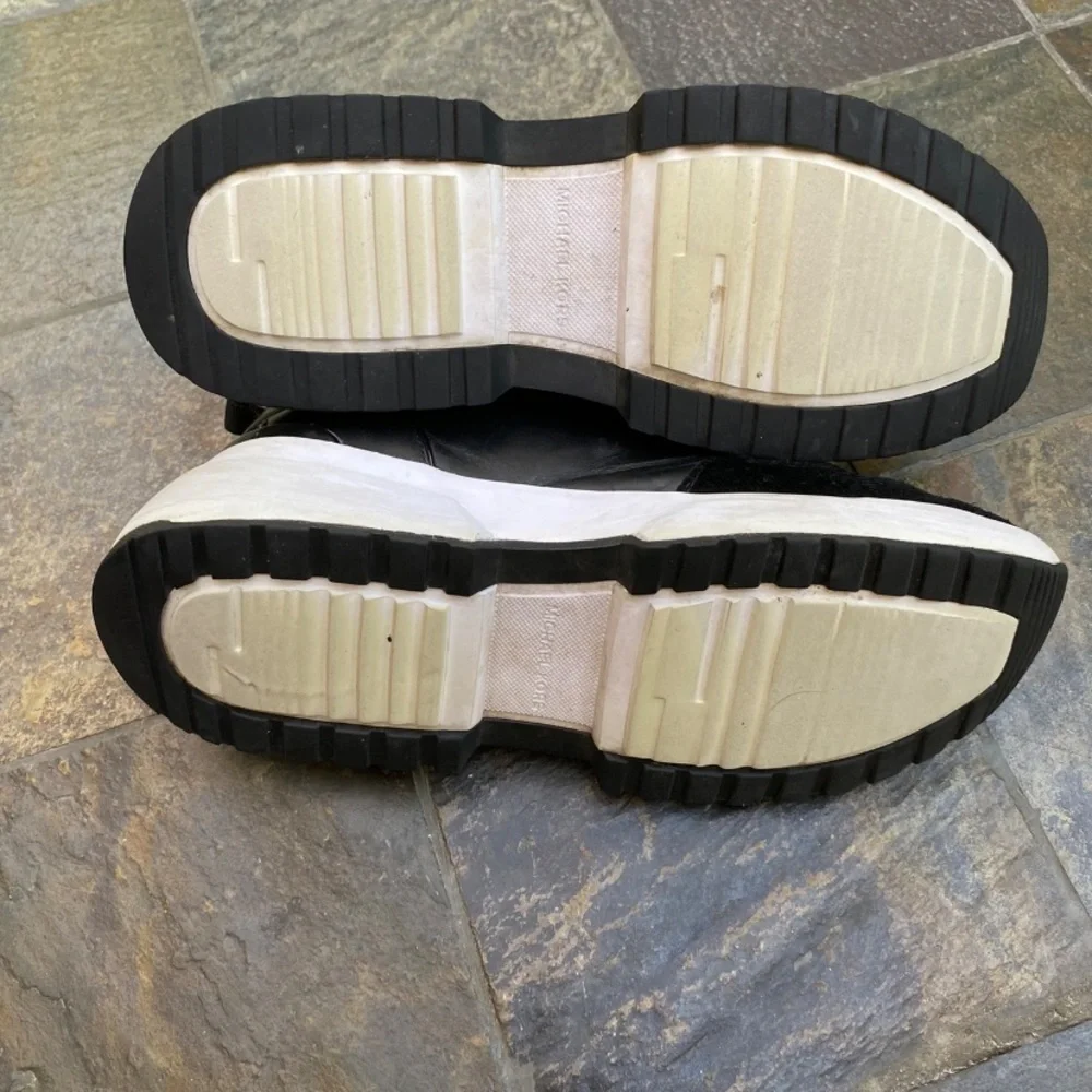 Micheal Kors Sneaker black and white